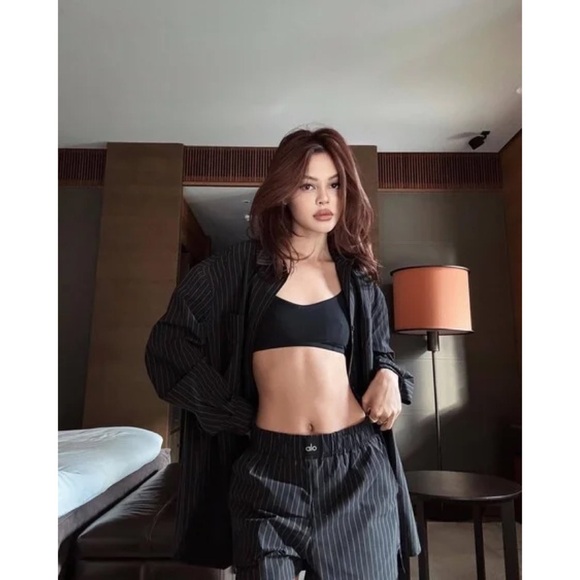 Alo Yoga Pinstripe Daylight Button Down Long Sleeve Black/Titanium M - Picture 13 of 14